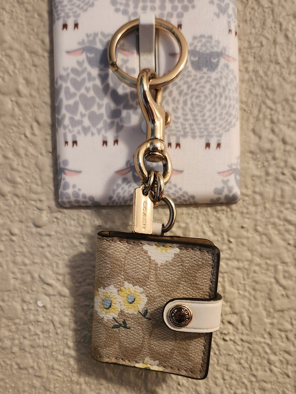 EUC Coach Tan and White Daisy Photobook and Keychain/Bag Charm